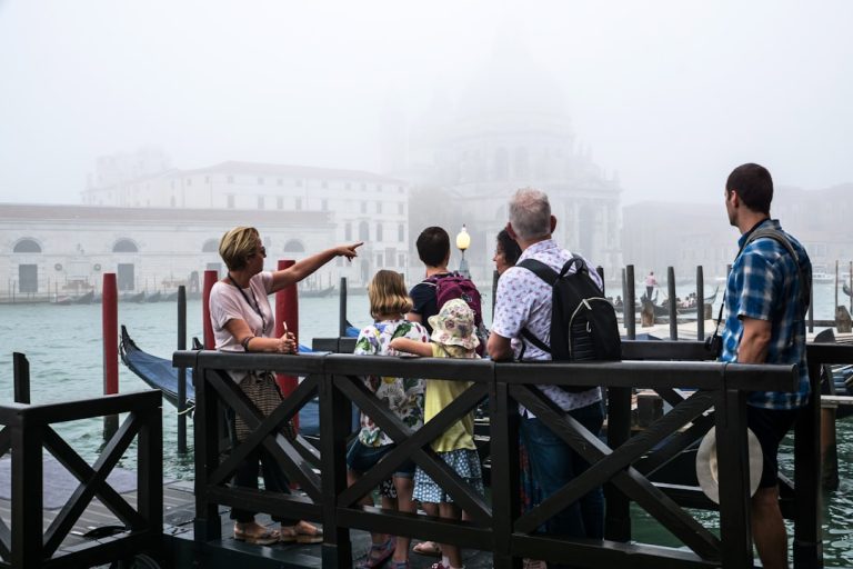 Unlocking the Hidden Gems: The Importance of a Tourist Guide